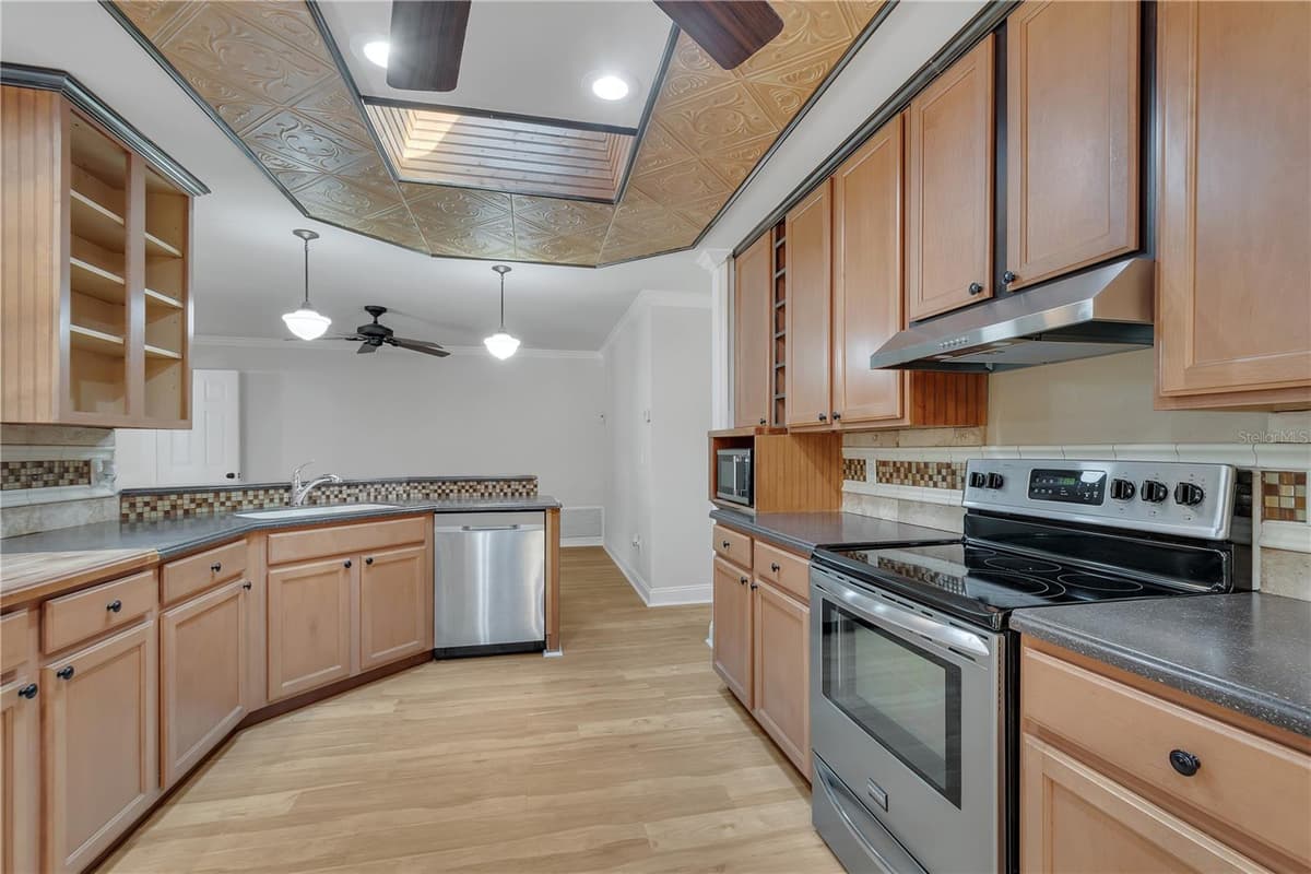 24 BAYRIDGE COURT — photo 27 of 55