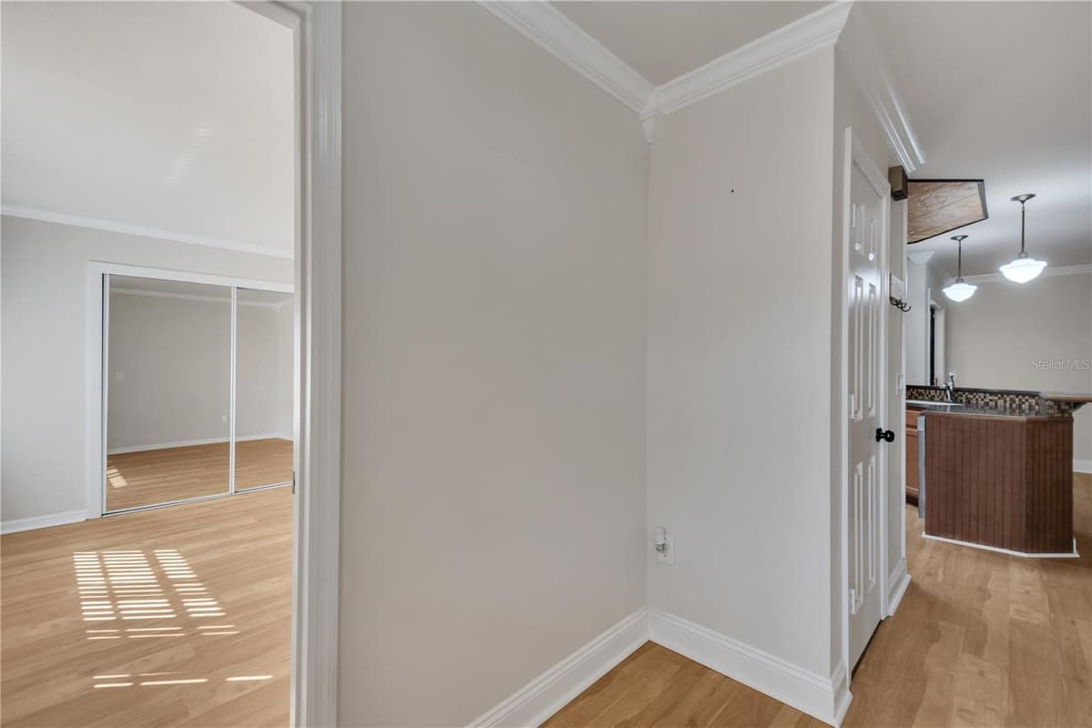 24 BAYRIDGE COURT — photo 18 of 55