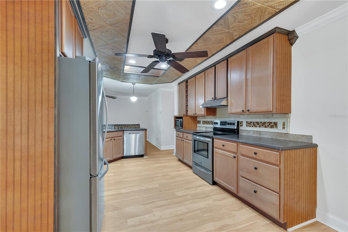 24 BAYRIDGE COURT — photo 26 of 55