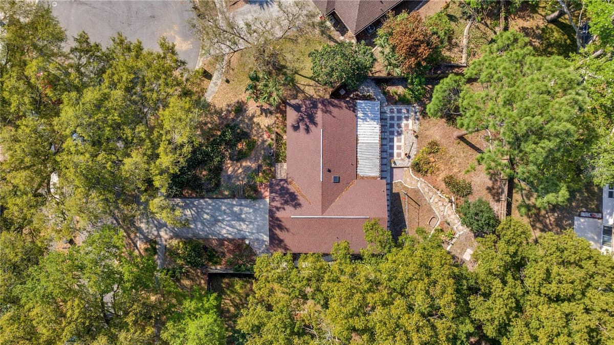 24 BAYRIDGE COURT — photo 8 of 55