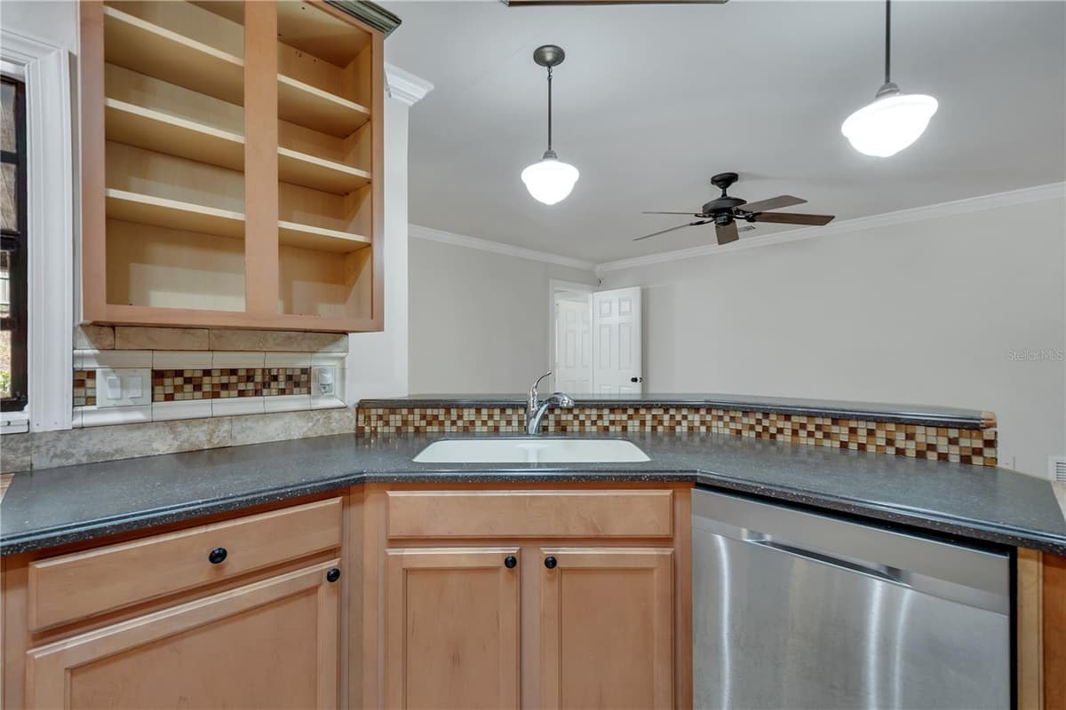 24 BAYRIDGE COURT — photo 24 of 55