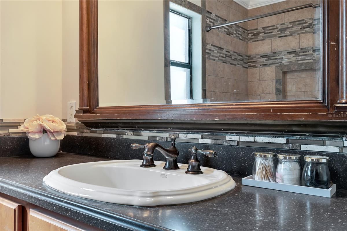 24 BAYRIDGE COURT — photo 36 of 55