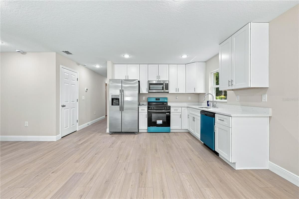 1233 3RD STREET — photo 6 of 25