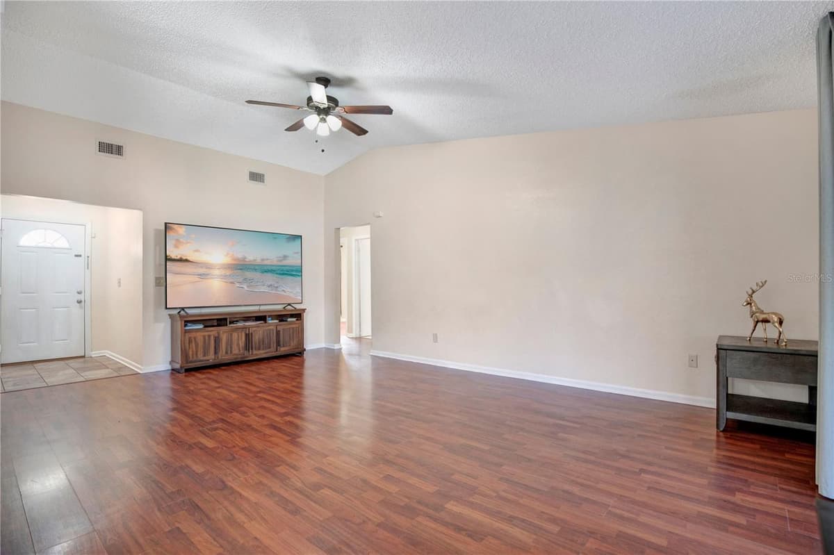129 REEL COURT — photo 4 of 26