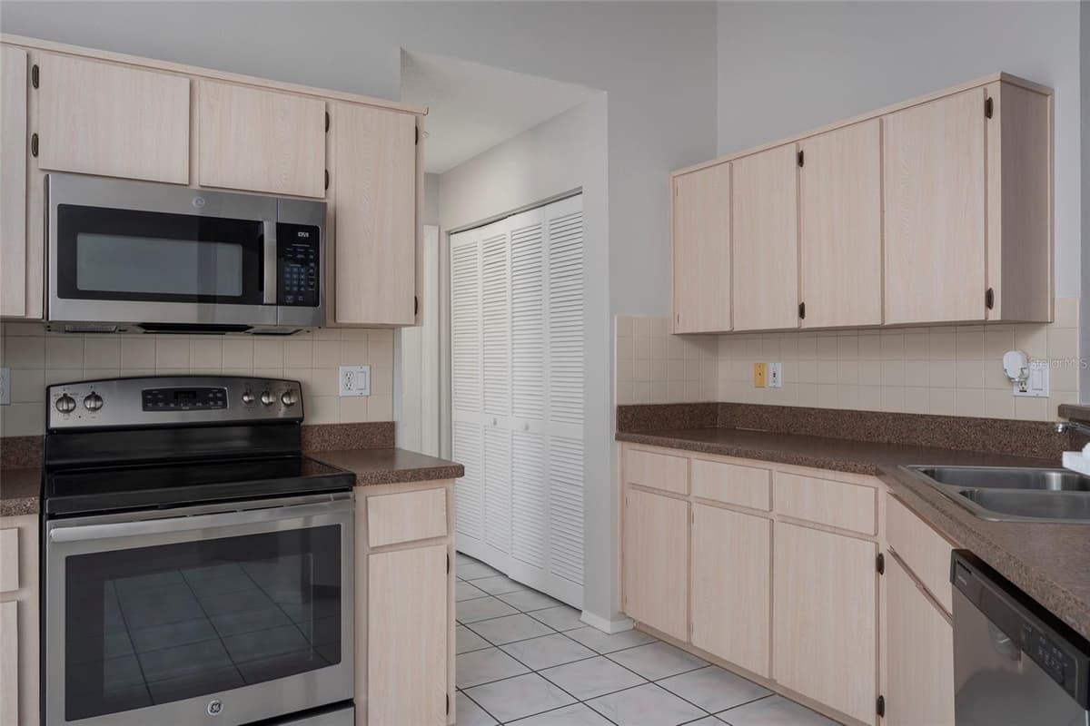 717 LIGHTHOUSE DRIVE — photo 12 of 29