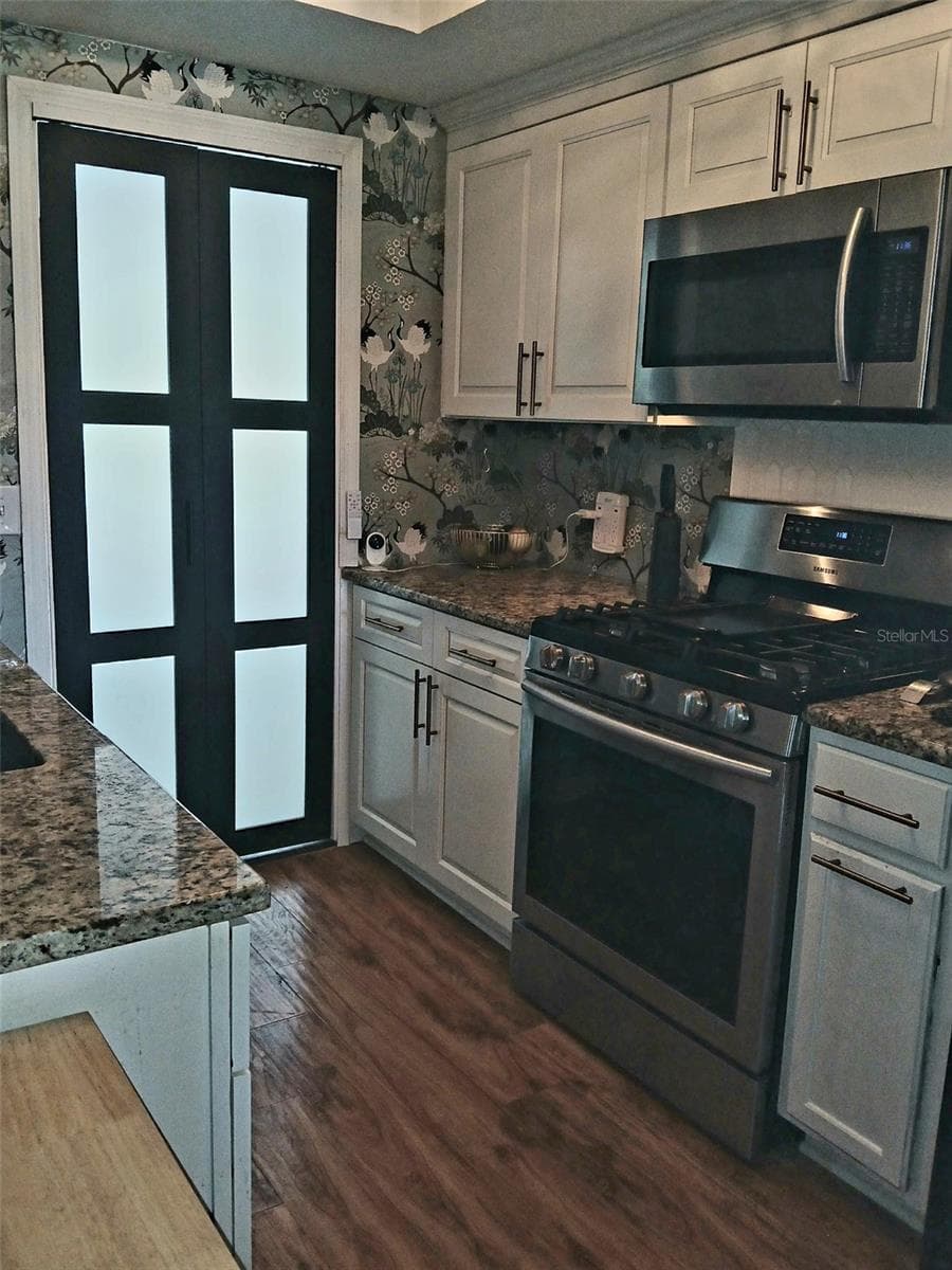 1900 59TH AVENUE — photo 4 of 23