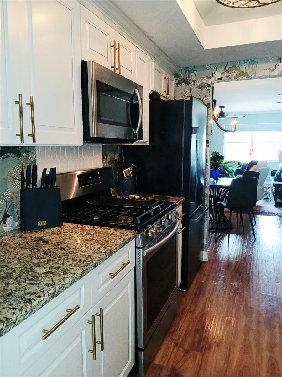 1900 59TH AVENUE — photo 2 of 23