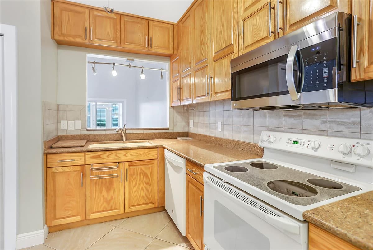 605 CHESTNUT OAK CIRCLE — photo 19 of 40