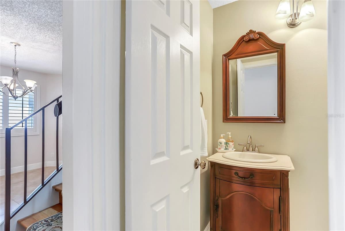 605 CHESTNUT OAK CIRCLE — photo 6 of 40