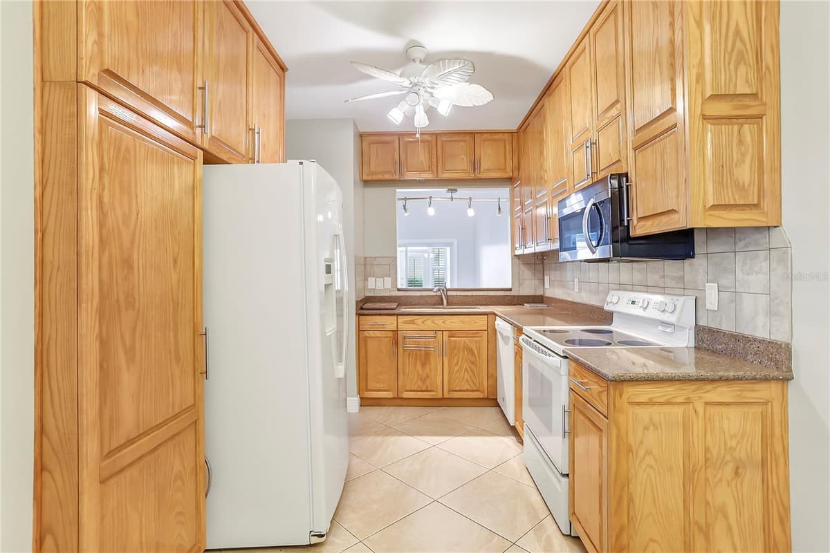 605 CHESTNUT OAK CIRCLE — photo 18 of 40