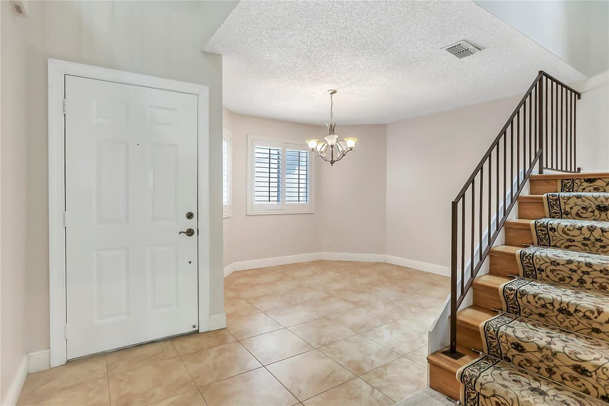 605 CHESTNUT OAK CIRCLE — photo 4 of 40