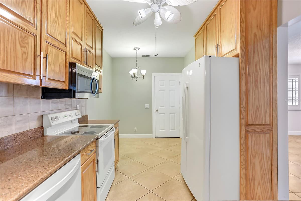 605 CHESTNUT OAK CIRCLE — photo 17 of 40