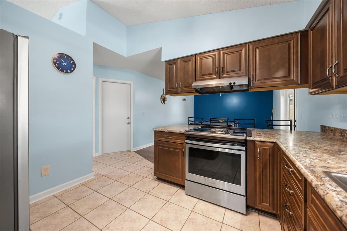 2642 MAJESTIC AVENUE — photo 17 of 37