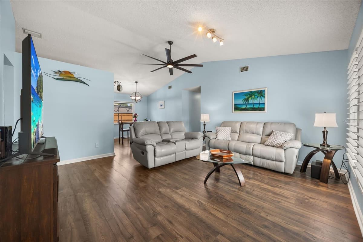 2642 MAJESTIC AVENUE — photo 9 of 37