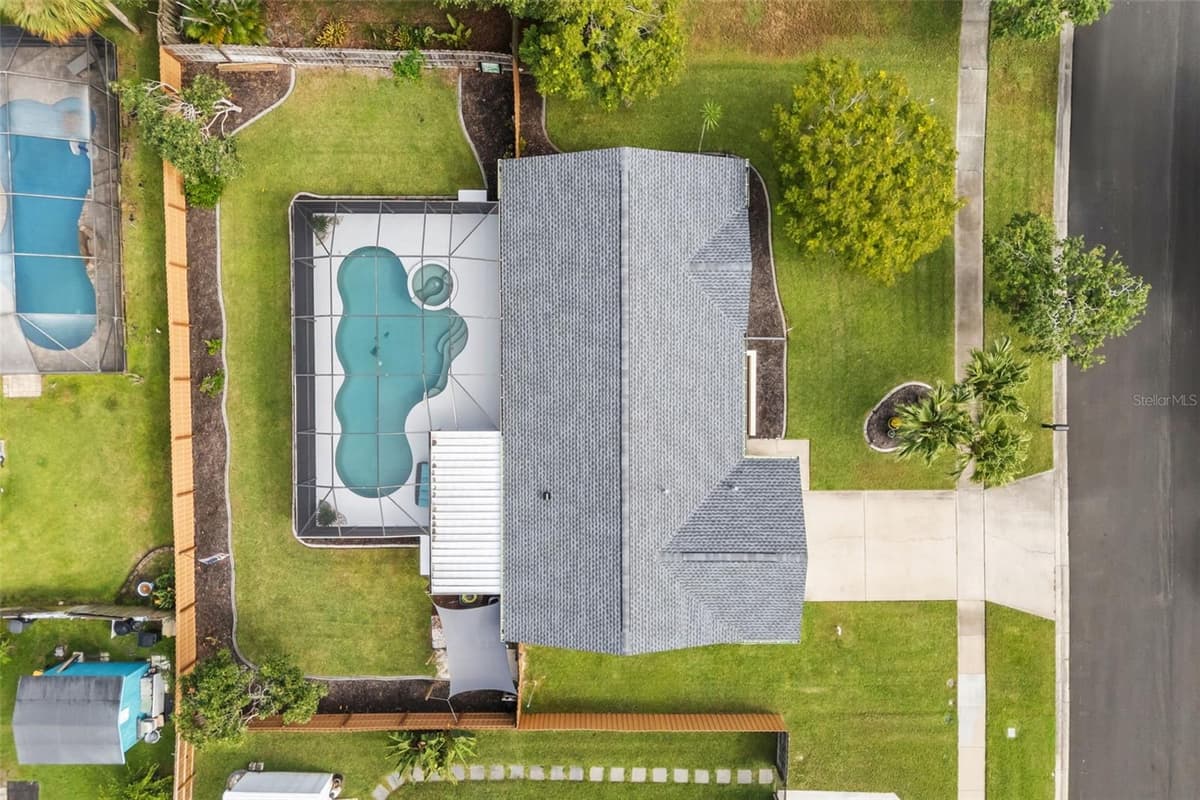 2642 MAJESTIC AVENUE — photo 3 of 37