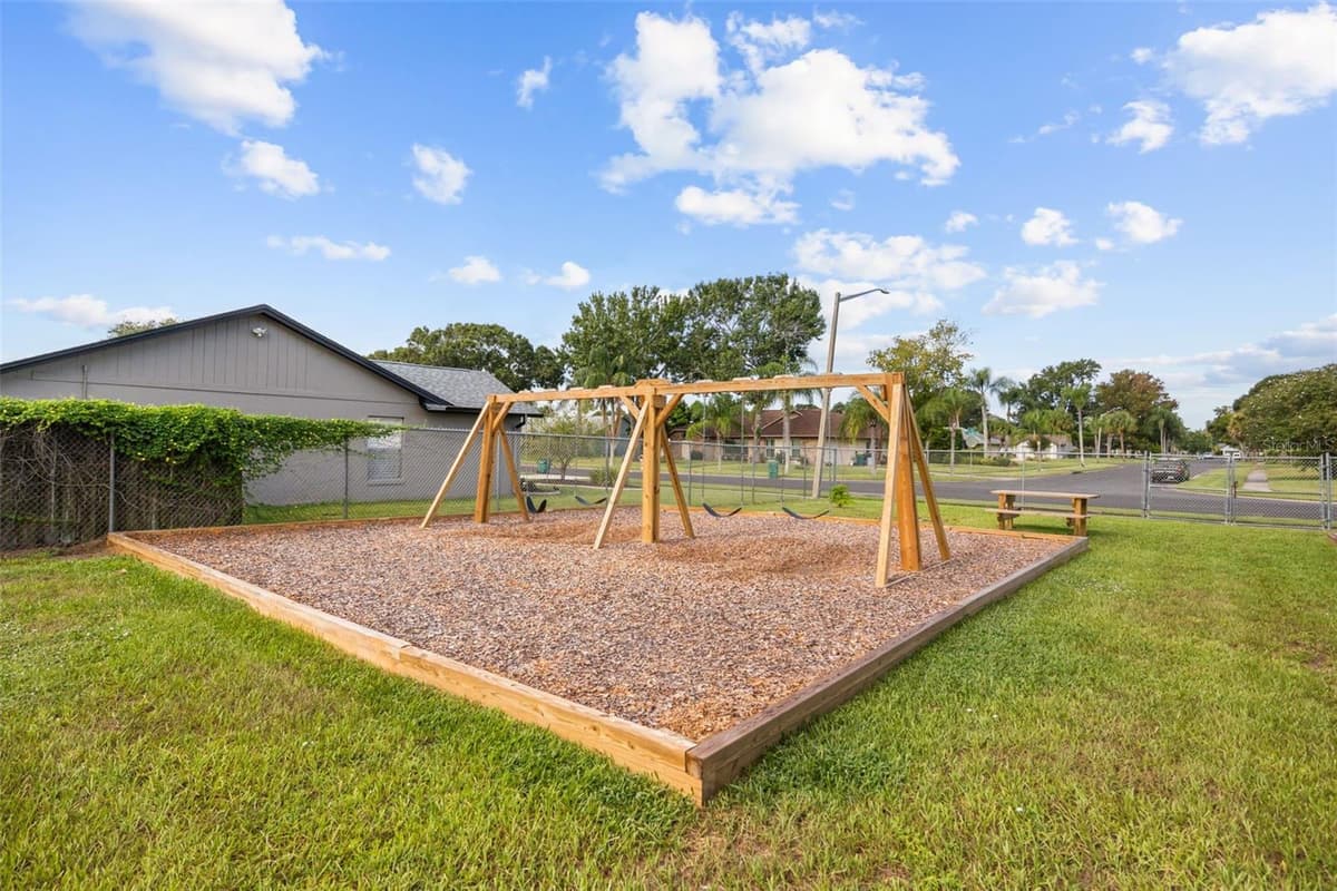 2642 MAJESTIC AVENUE — photo 34 of 37