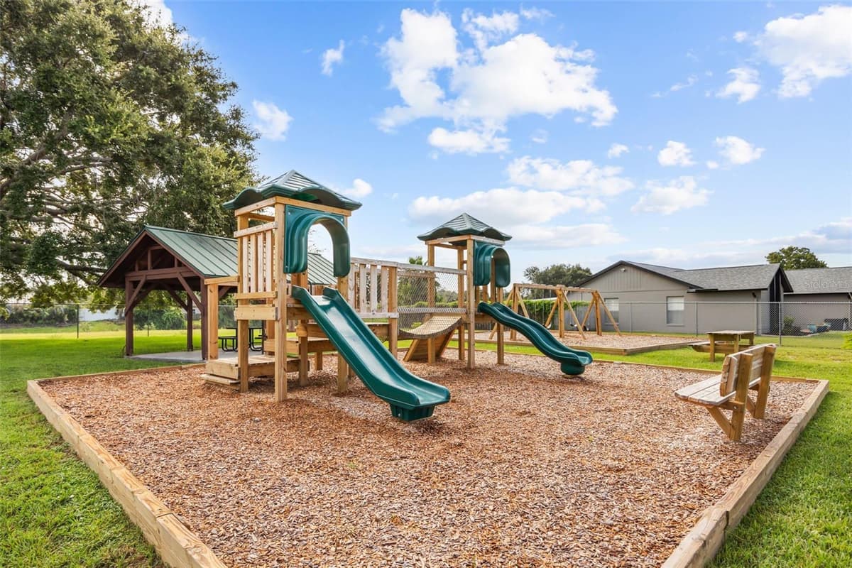 2642 MAJESTIC AVENUE — photo 37 of 37