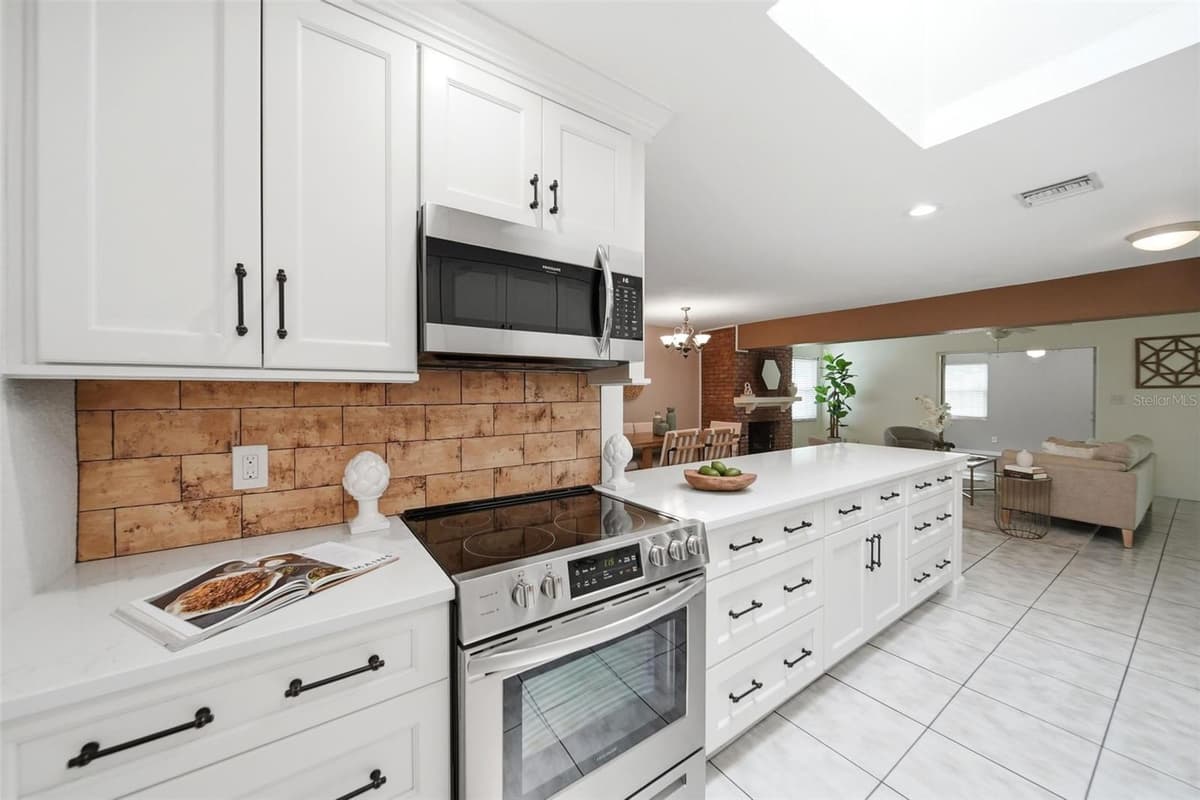 1540 HORATIO AVENUE — photo 9 of 33