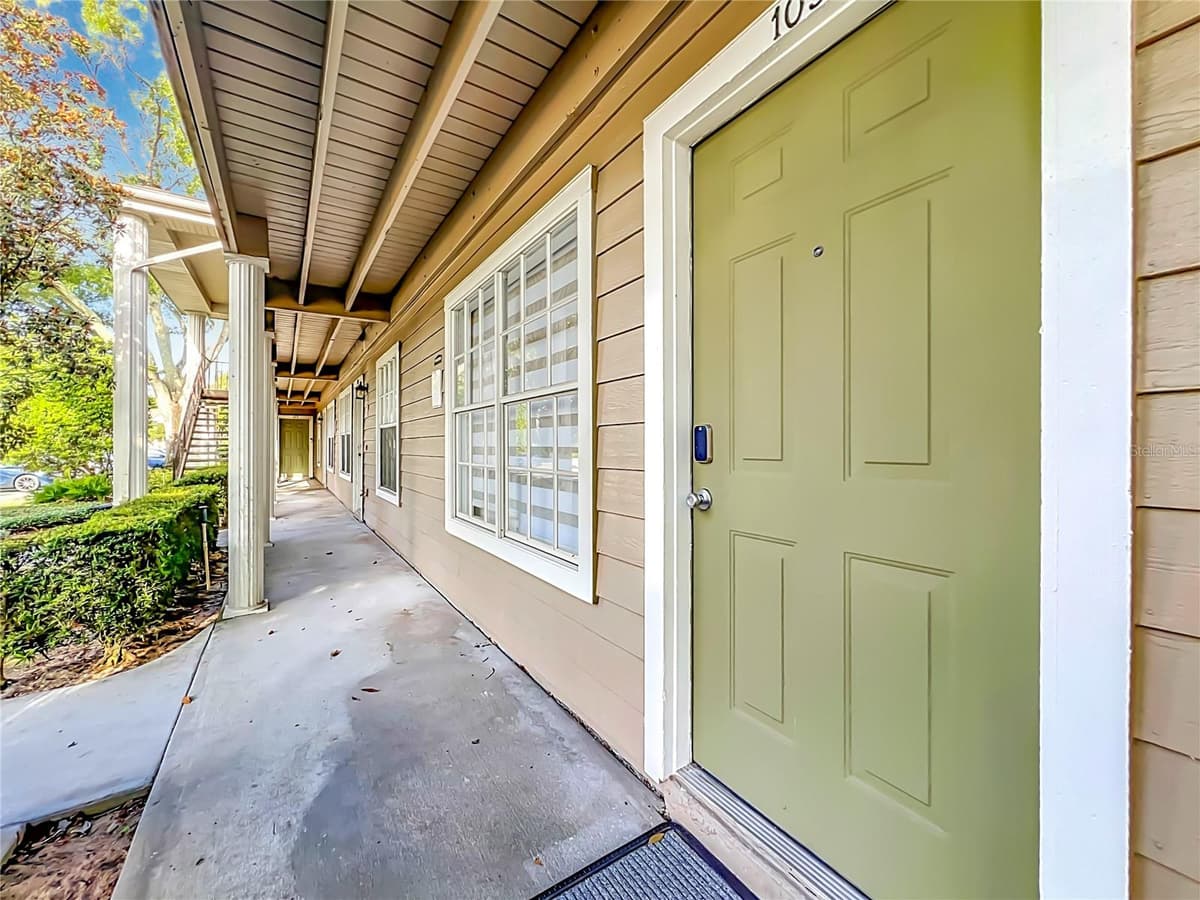 121 RESERVE CIRCLE — photo 2 of 44