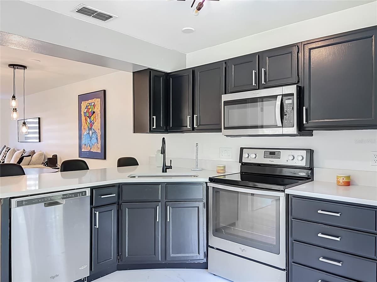 121 RESERVE CIRCLE — photo 16 of 44