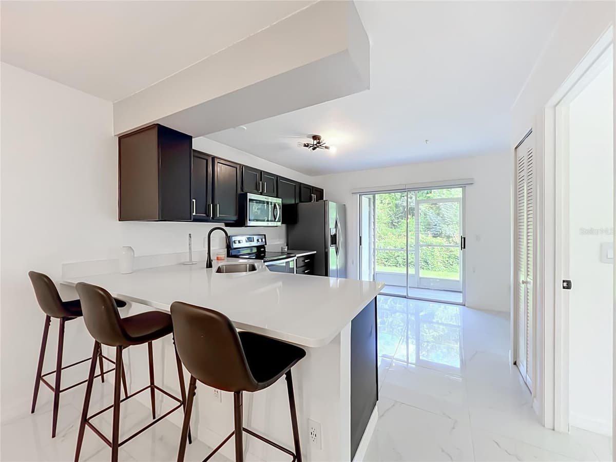 121 RESERVE CIRCLE — photo 14 of 44