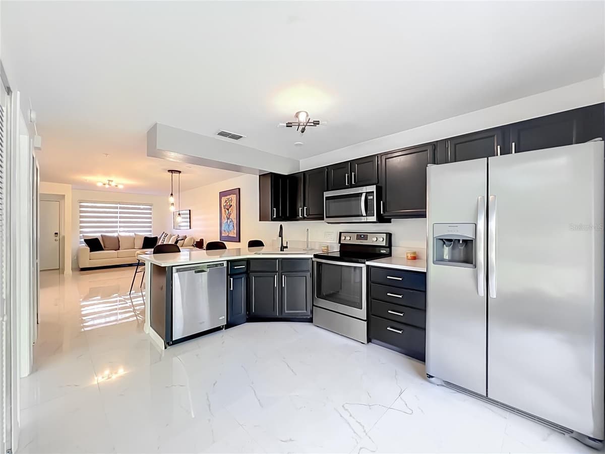 121 RESERVE CIRCLE — photo 18 of 44