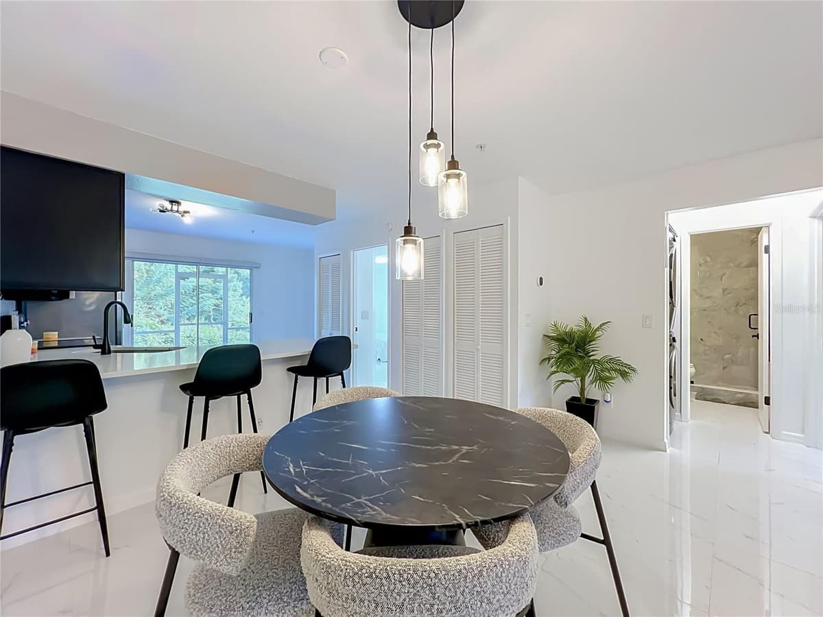 121 RESERVE CIRCLE — photo 10 of 44