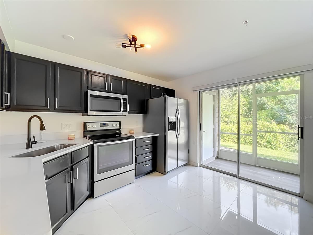 121 RESERVE CIRCLE — photo 15 of 44