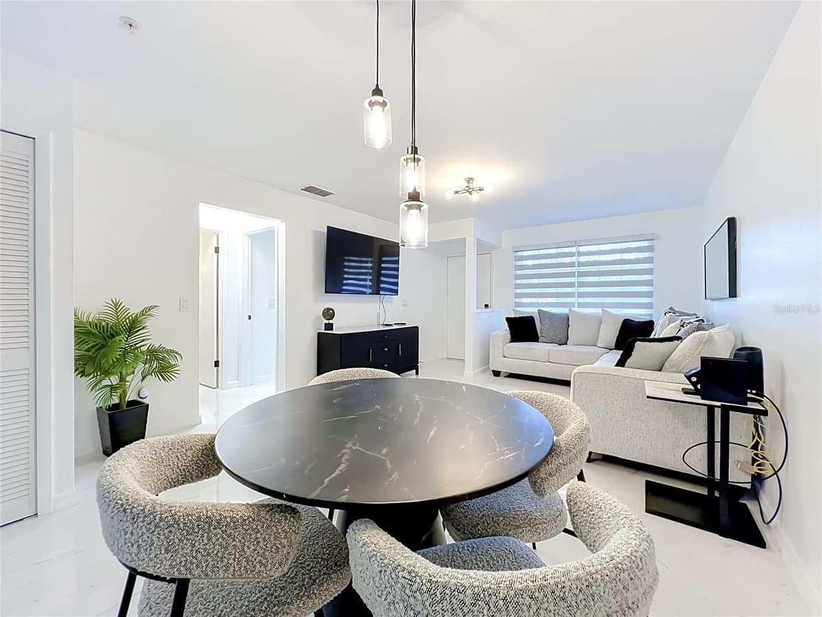 121 RESERVE CIRCLE — photo 12 of 44