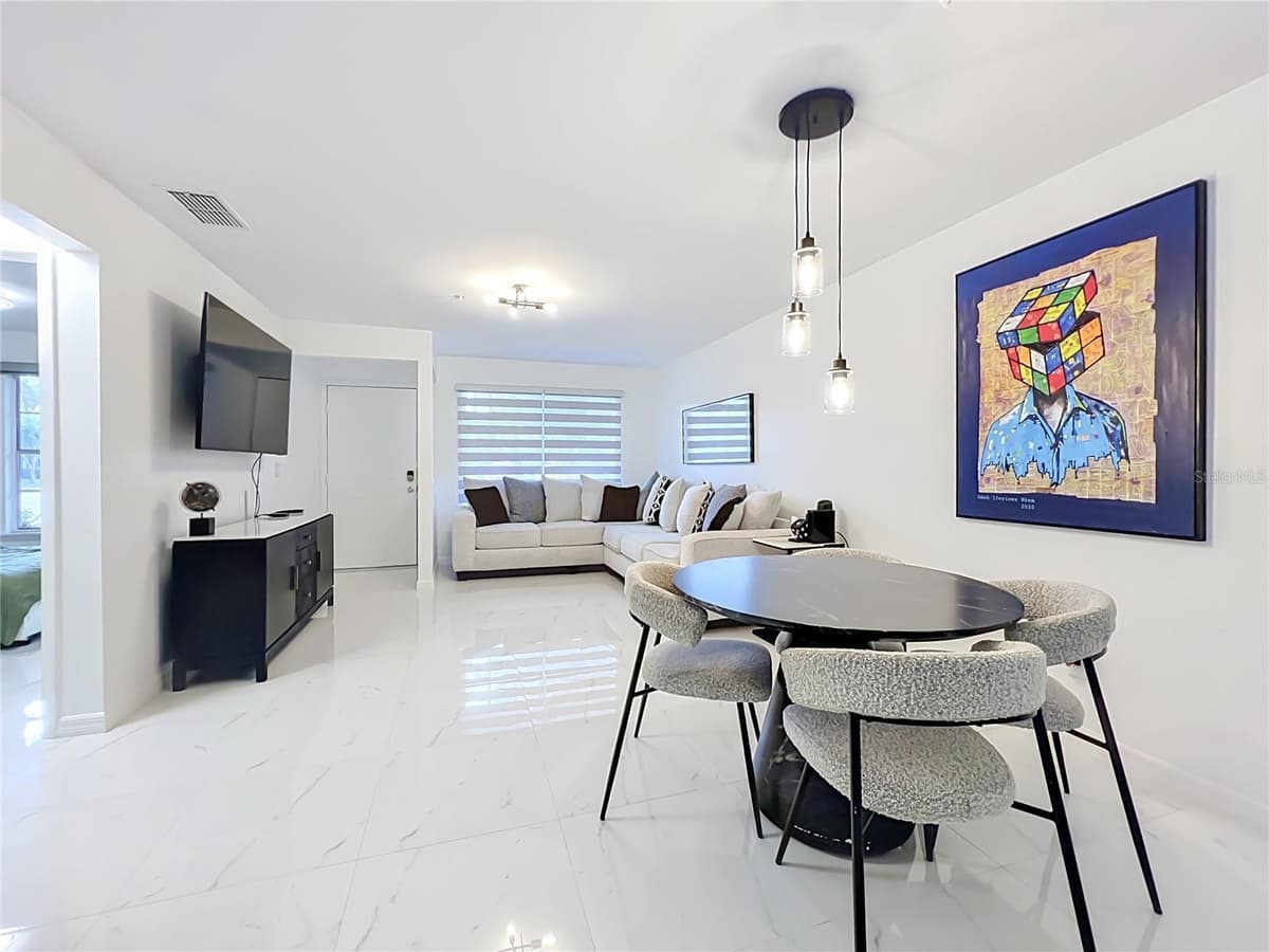 121 RESERVE CIRCLE — photo 13 of 44