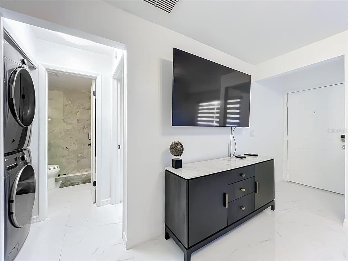121 RESERVE CIRCLE — photo 7 of 44