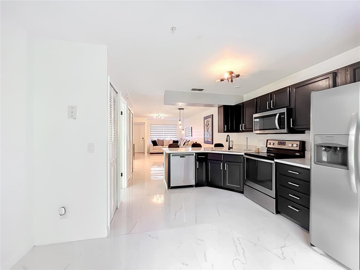 121 RESERVE CIRCLE — photo 19 of 44