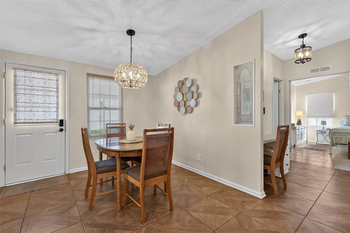 1541 DORAL CIRCLE — photo 6 of 26