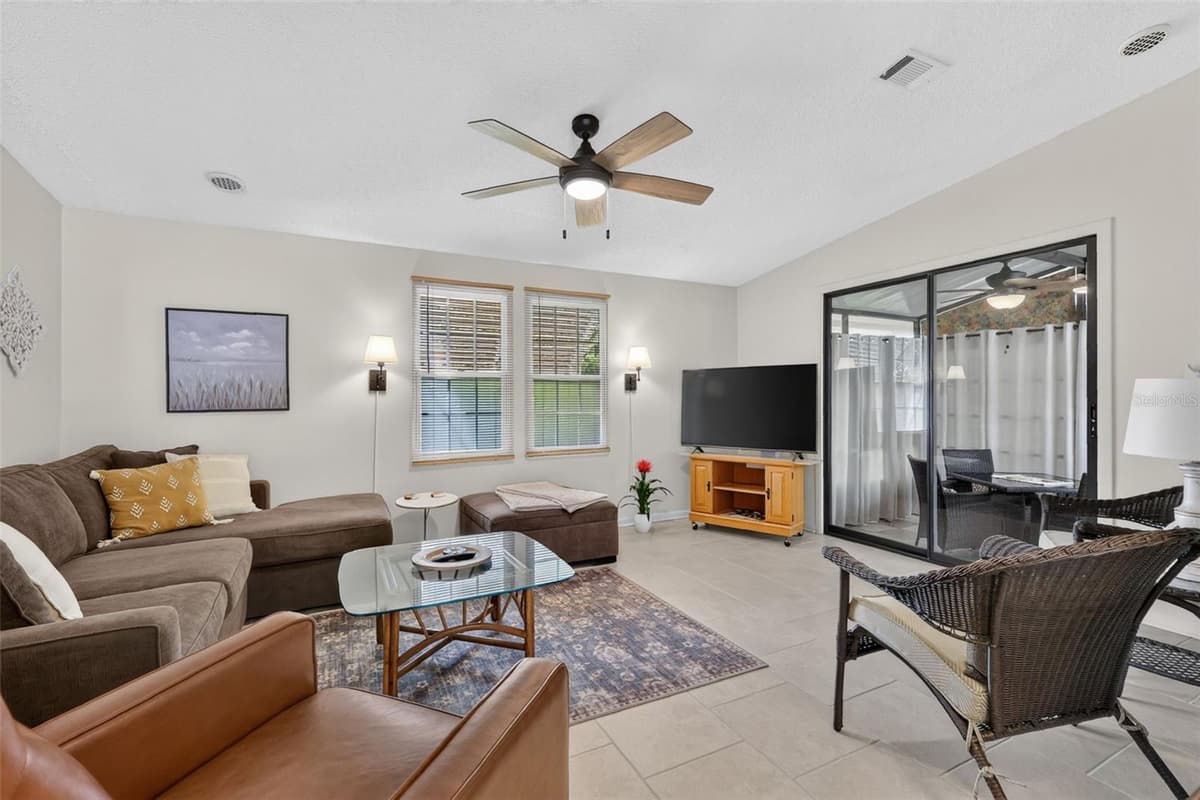 1541 DORAL CIRCLE — photo 11 of 26