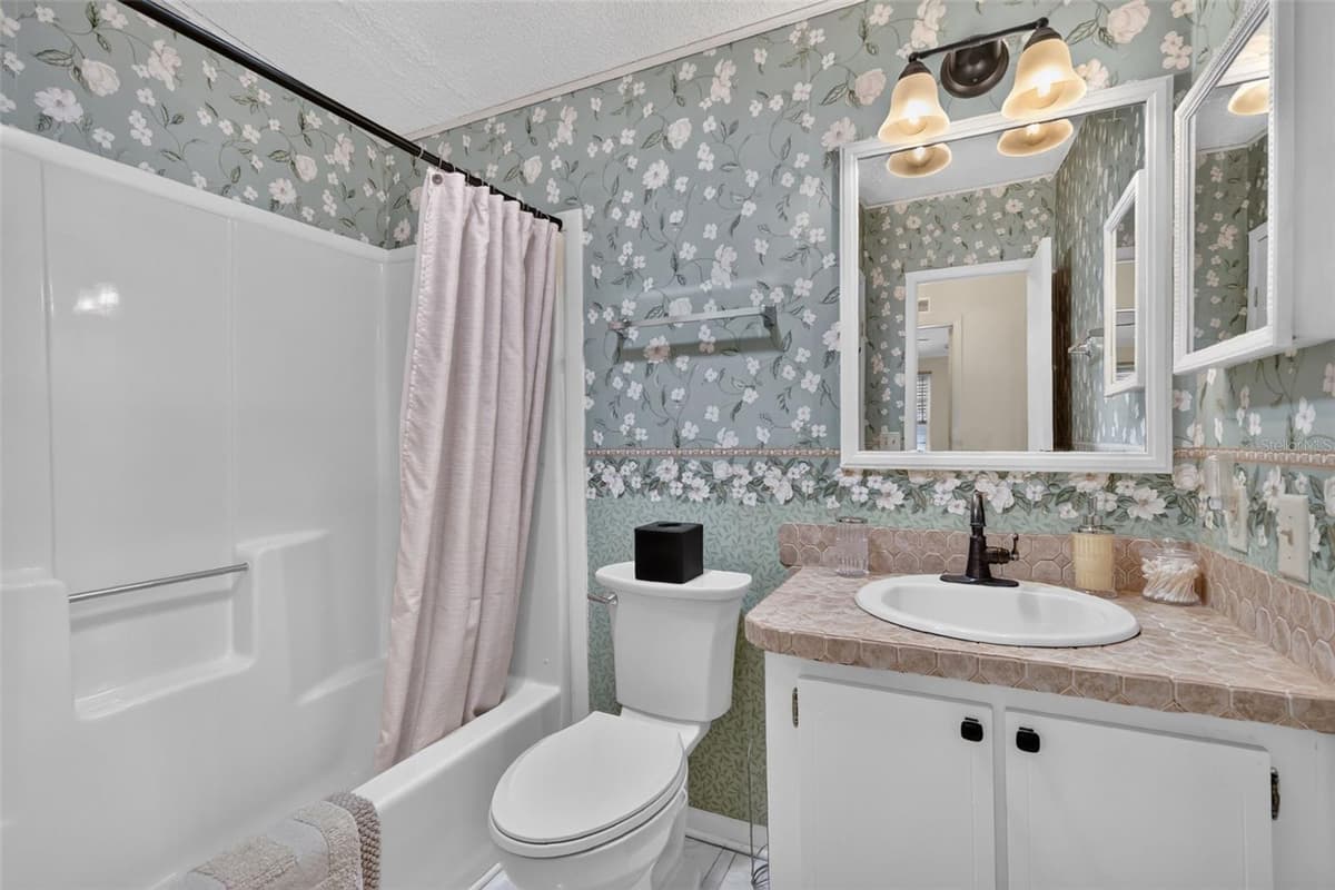 1541 DORAL CIRCLE — photo 17 of 26