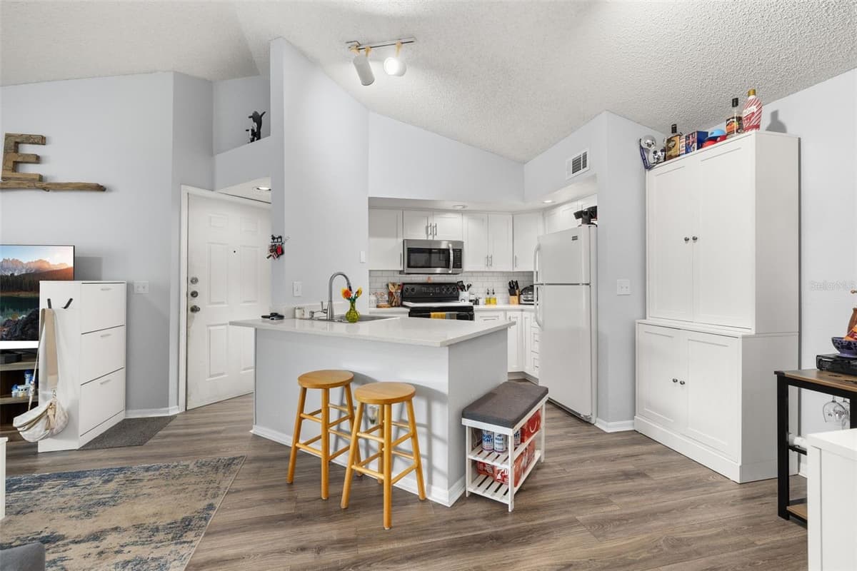 5713 GATLIN AVENUE — photo 8 of 40
