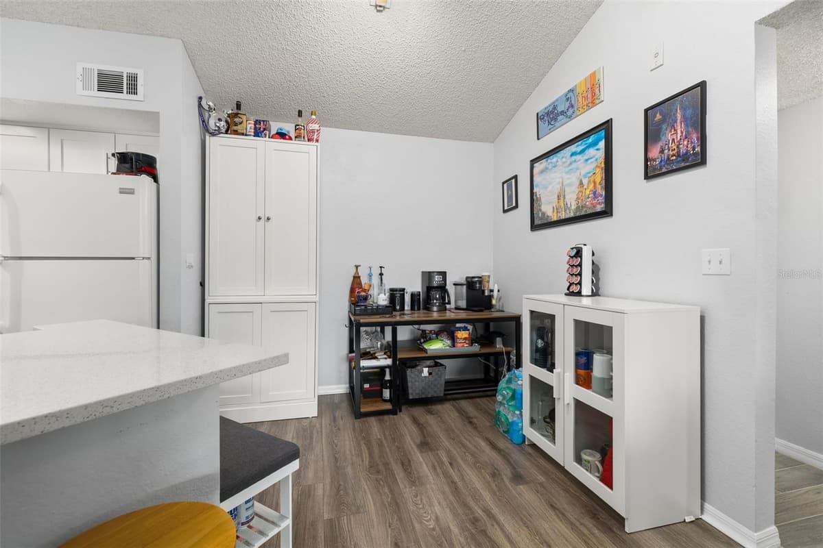 5713 GATLIN AVENUE — photo 12 of 40