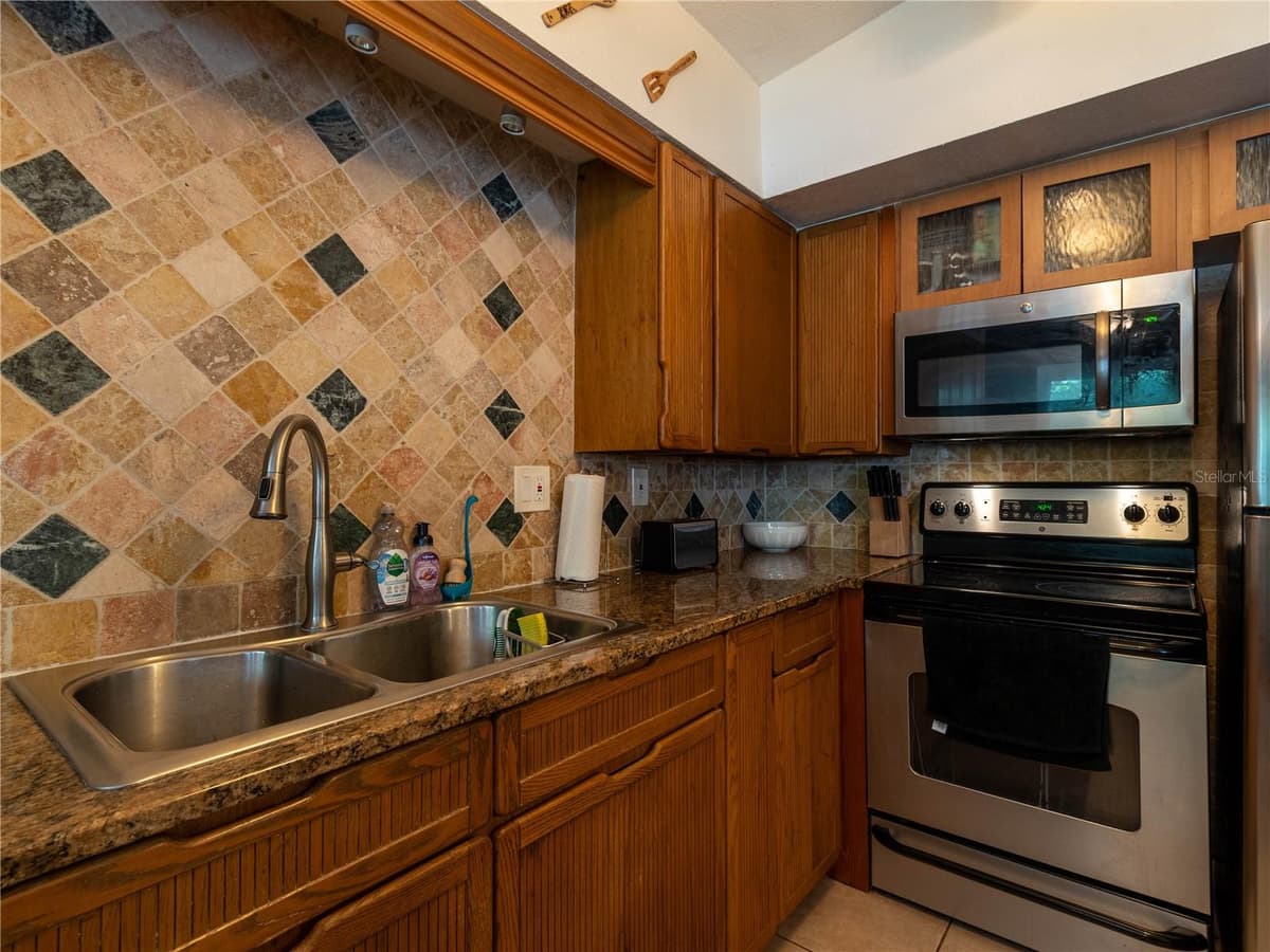 608 PENT STREET — photo 18 of 45