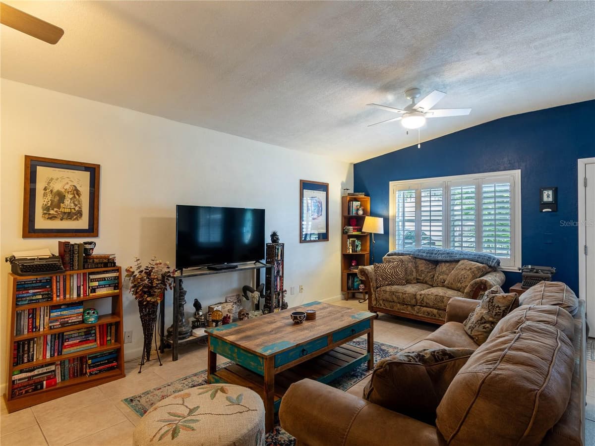 608 PENT STREET — photo 11 of 45