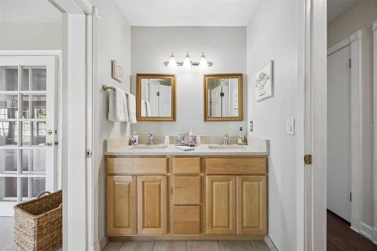 312 OAK HILL DRIVE — photo 35 of 64