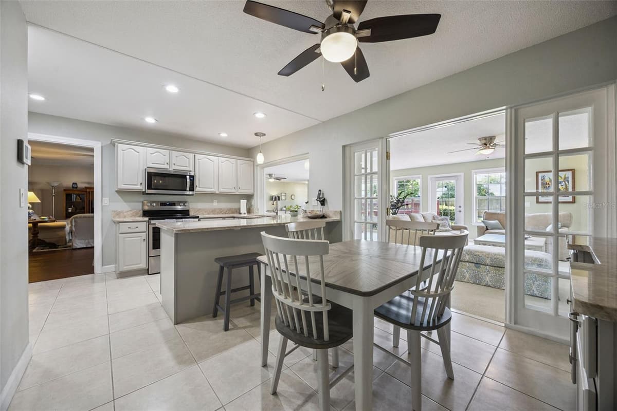 312 OAK HILL DRIVE — photo 18 of 64