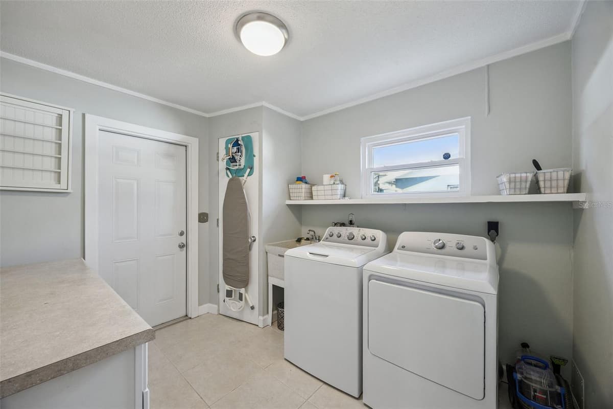 312 OAK HILL DRIVE — photo 36 of 64