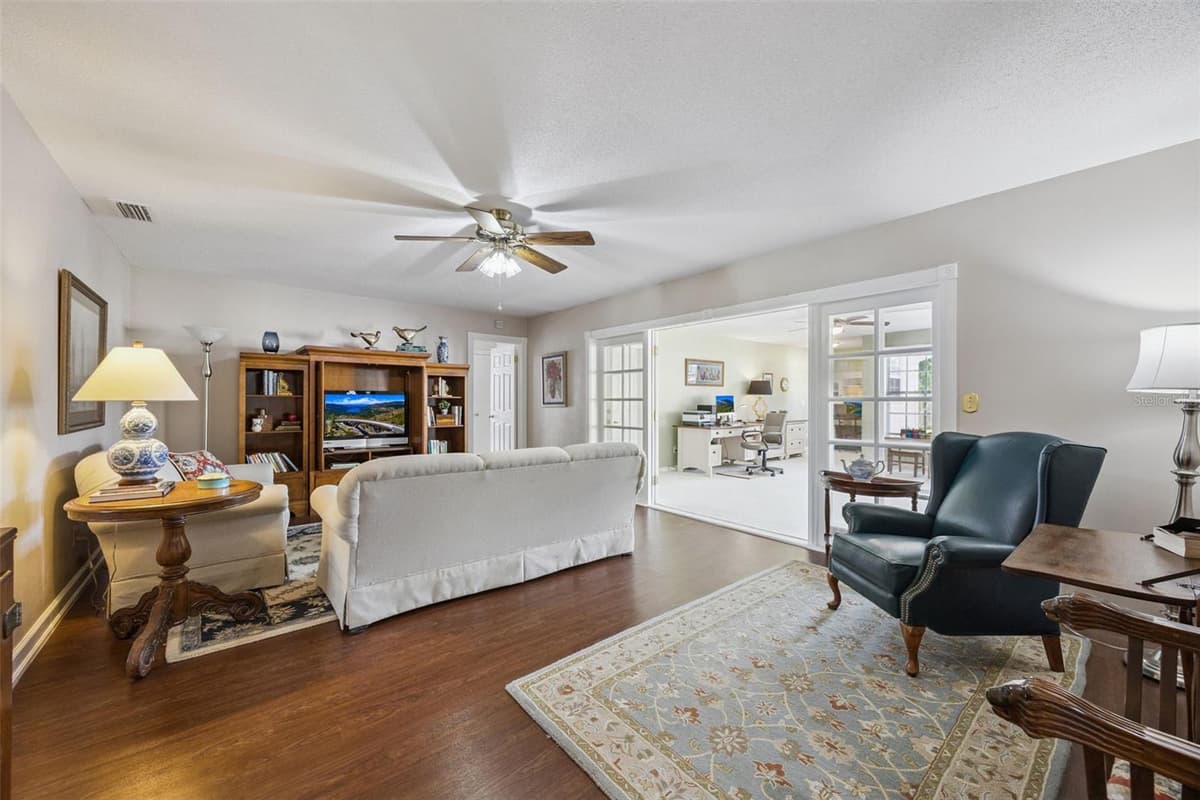312 OAK HILL DRIVE — photo 12 of 64