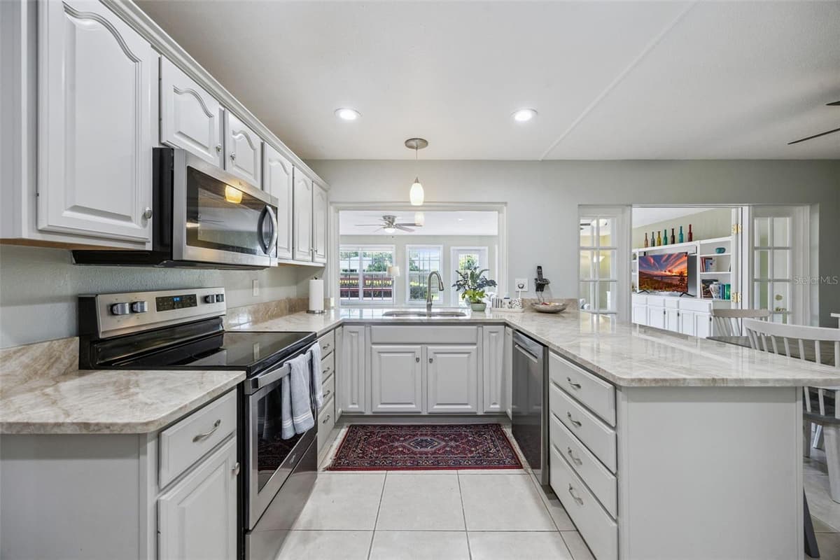 312 OAK HILL DRIVE — photo 23 of 64