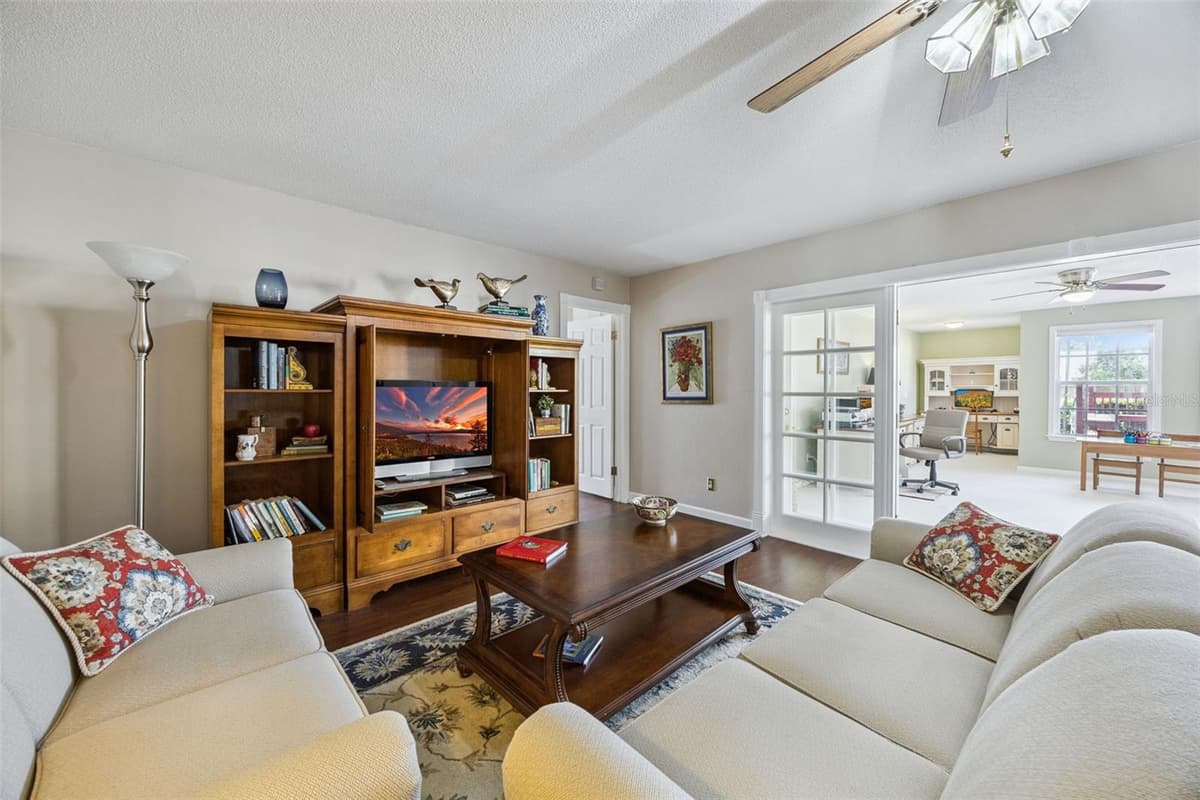 312 OAK HILL DRIVE — photo 16 of 64