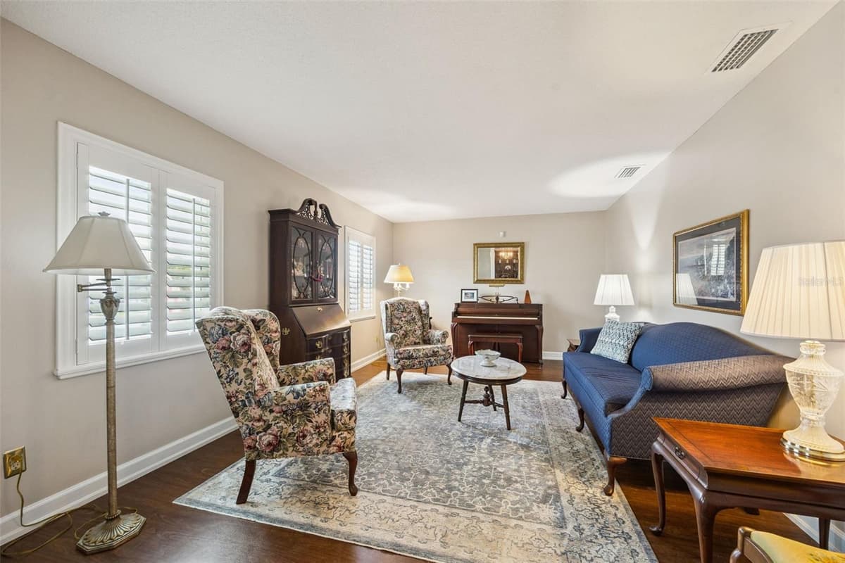 312 OAK HILL DRIVE — photo 10 of 64