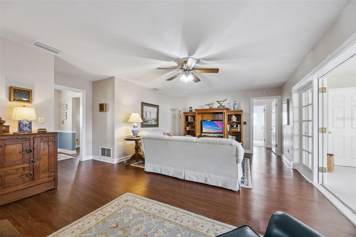 312 OAK HILL DRIVE — photo 13 of 64