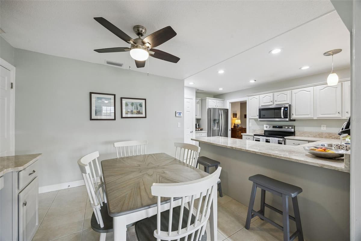 312 OAK HILL DRIVE — photo 20 of 64