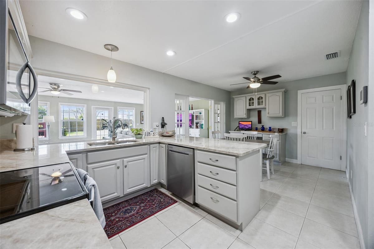 312 OAK HILL DRIVE — photo 22 of 64