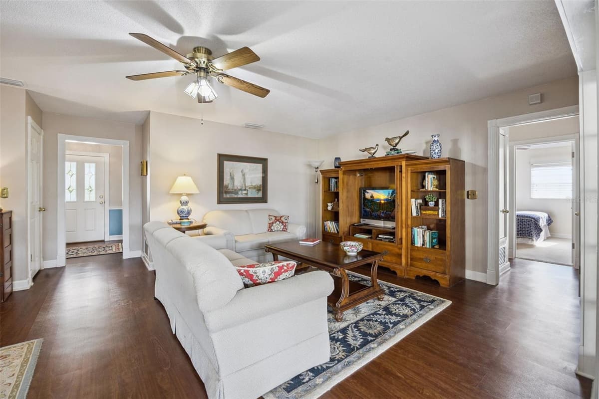 312 OAK HILL DRIVE — photo 14 of 64